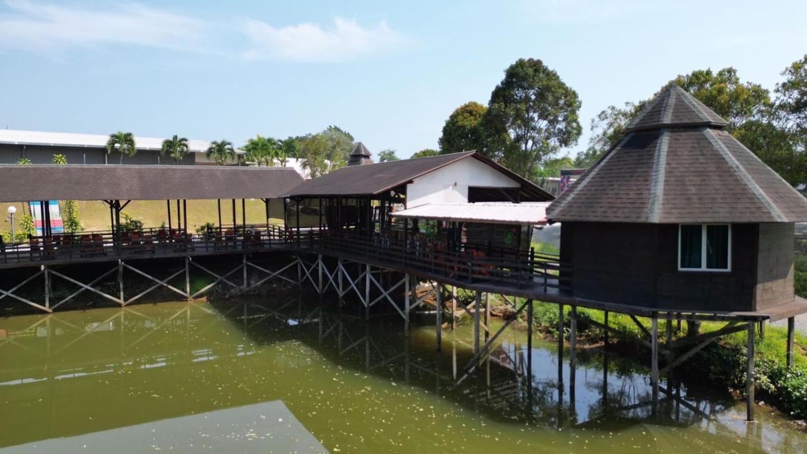 Putra Sentosa Retreat Camp, Sematan Hotel Eksteriør billede