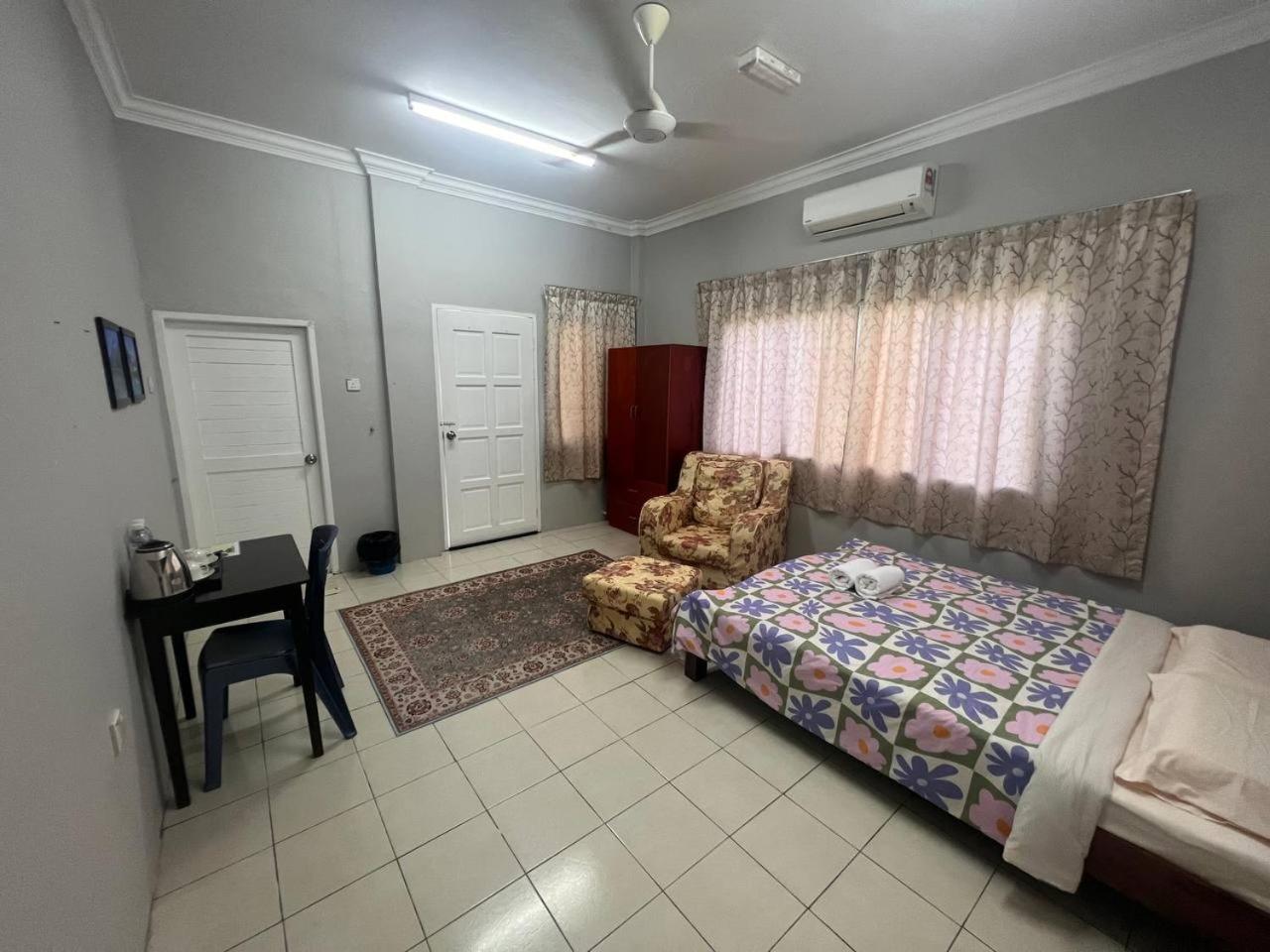 Putra Sentosa Retreat Camp, Sematan Hotel Værelse billede