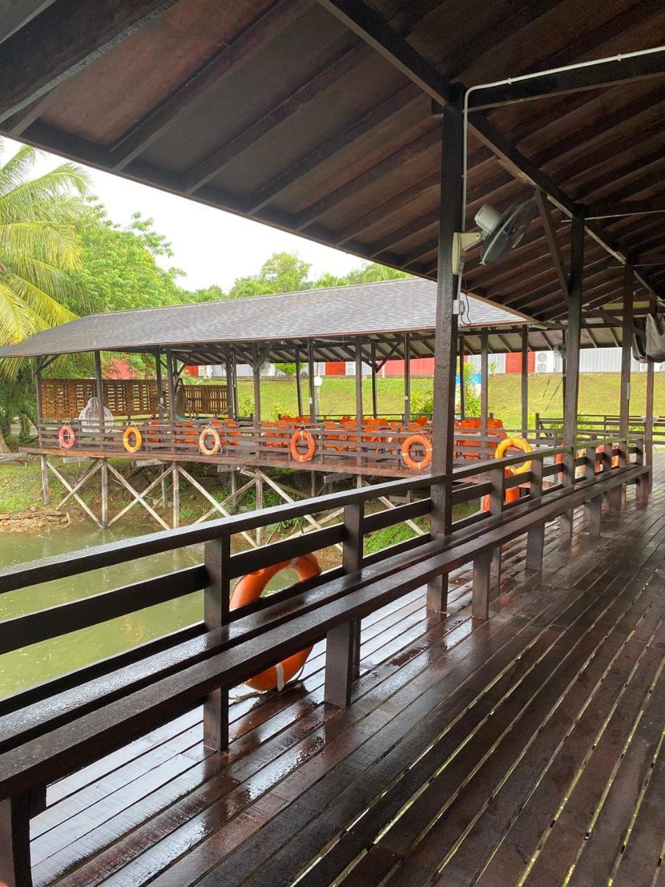 Putra Sentosa Retreat Camp, Sematan Hotel Eksteriør billede